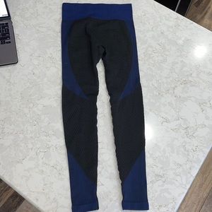 Shein black & blue textured leggings